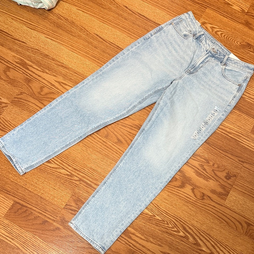 American Eagle Outfitters Light Wash Boyfriend Jeans